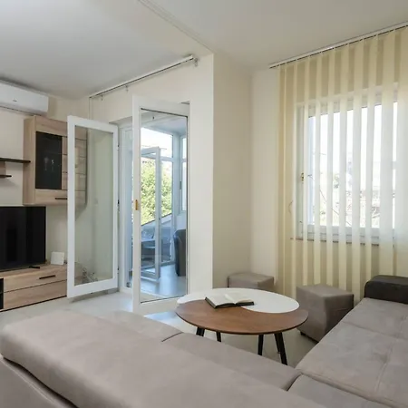 Appartement Donatella -apt 1- 10m Vom Entfernt By Interhome *