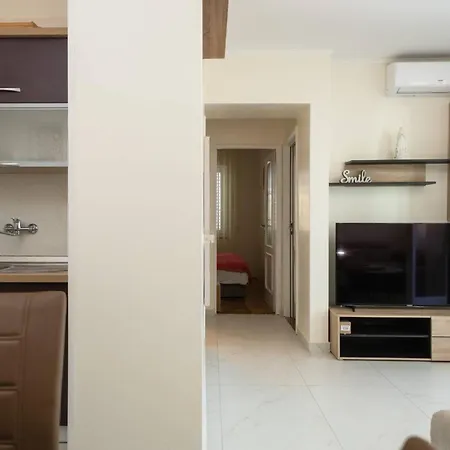 Donatella -apt 1- 10m Vom Entfernt By Interhome *