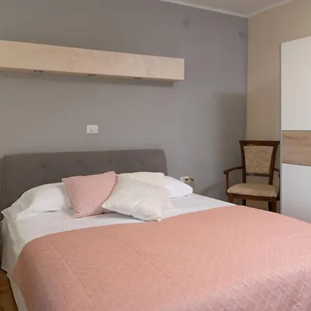 Donatella -apt 1- 10m Vom Entfernt By Interhome * Pjescana Uvala