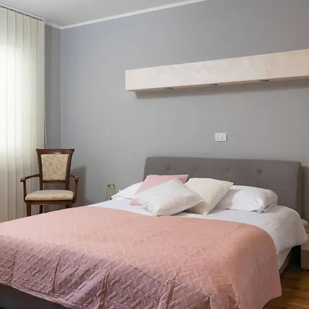 Appartement Donatella -apt 1- 10m Vom Entfernt By Interhome