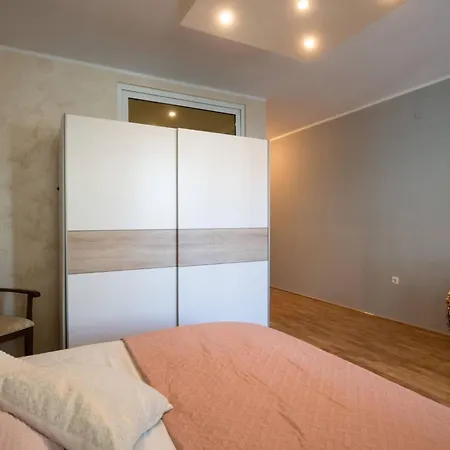 Appartement Donatella -apt 1- 10m Vom Entfernt By Interhome
